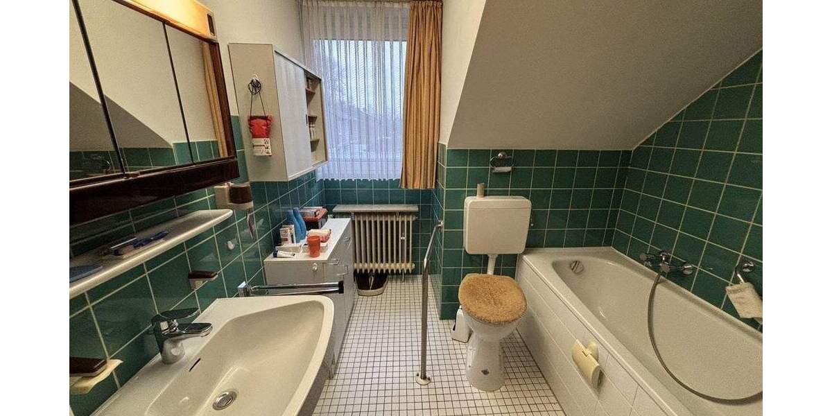 Doppelhaushälfte mit 2 Garagen 4 zimmer