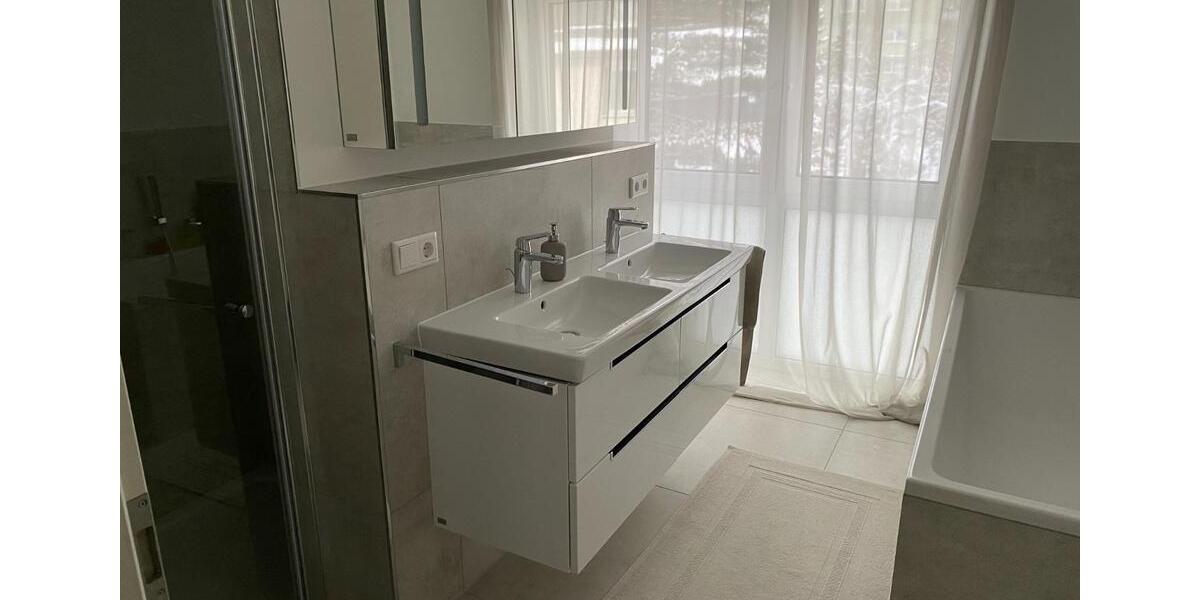 Doppelhaushälfte Solingen - 7 Zimmer, 186 m&sup2;, 2.650&euro; | Angebot:24662720