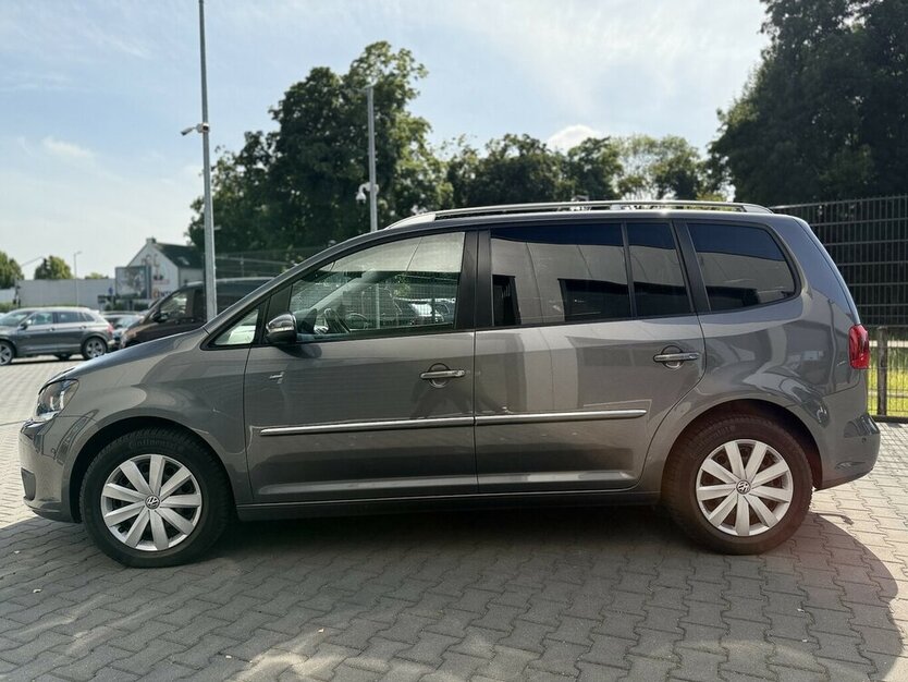 VW Touran Highline / Navi / 7 Sitze / Klima / AHK 256.000 km 7.900 € Mönchengladbach 41066