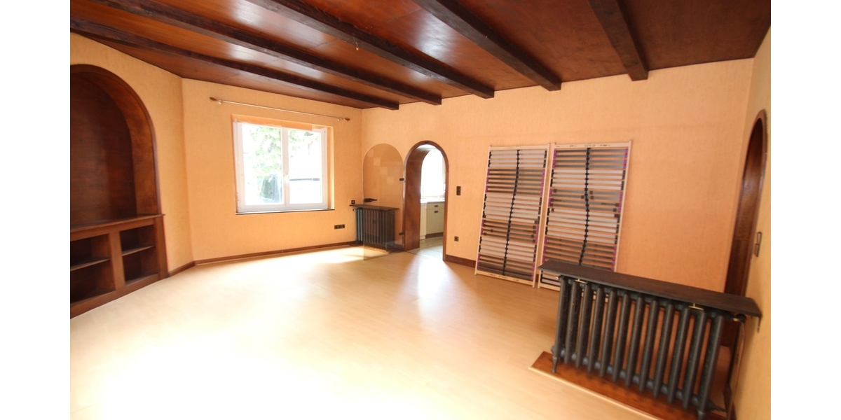 Mehrfamilienhaus mit drei Wohneinheiten und Entwicklungspotenzial 6 zimmer