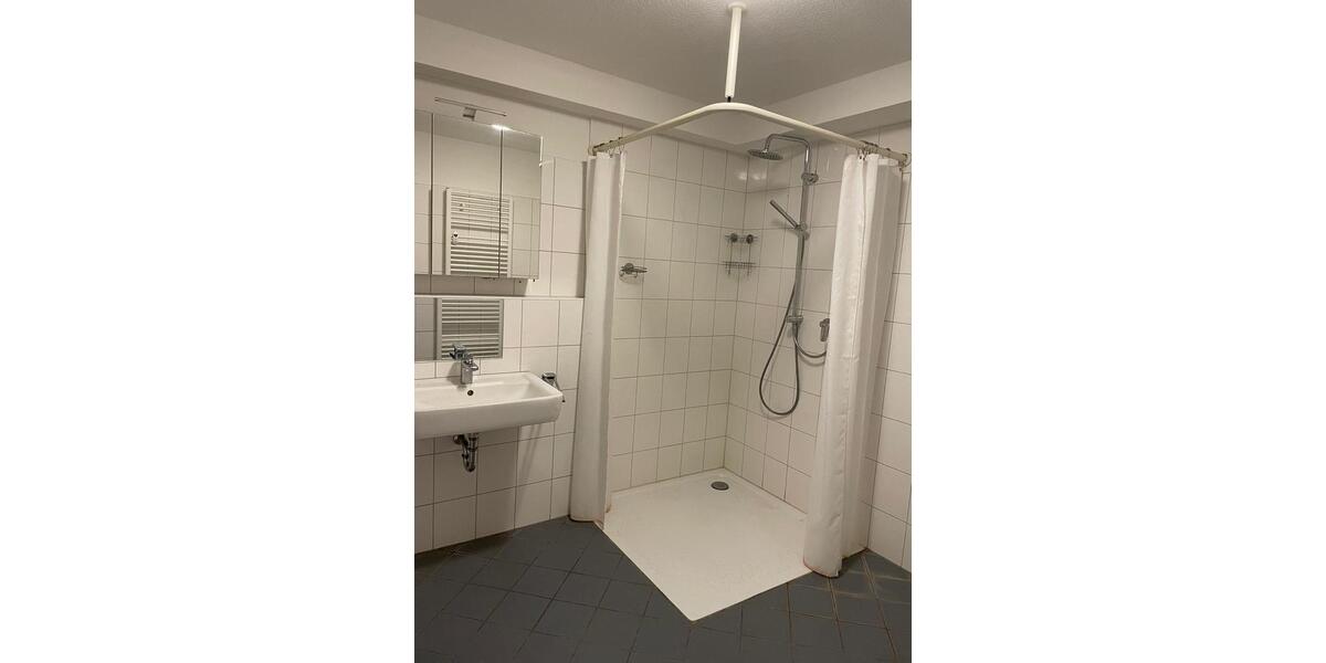Helle, barrierefreie 2-Zimmer-Wohnung in ruhiger Lage (Düsseldorf 2.5 zimmer