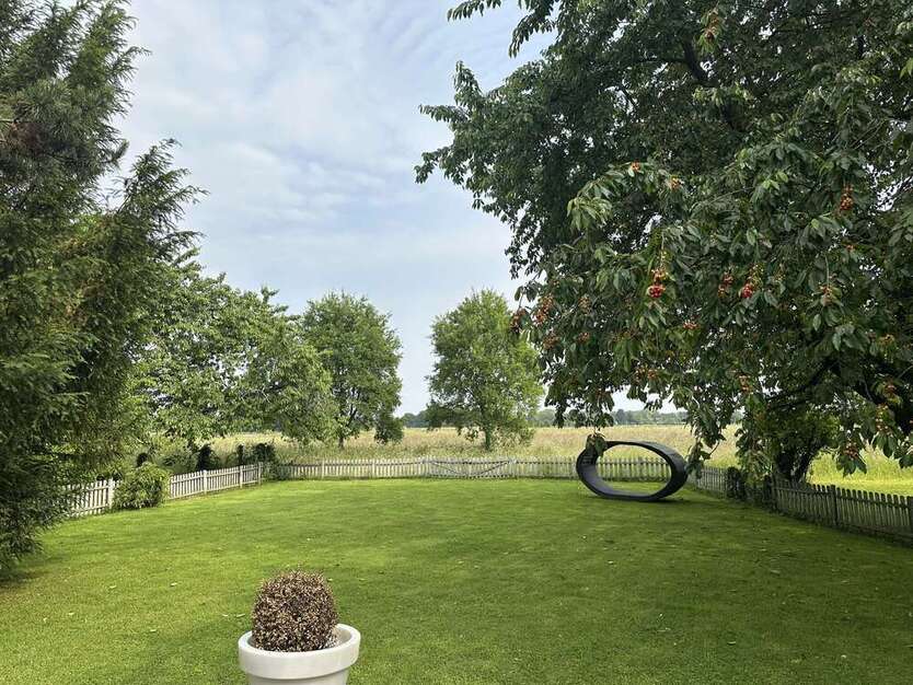 Haus zum Kaufen in Krefeld 980.000 € 348 m²