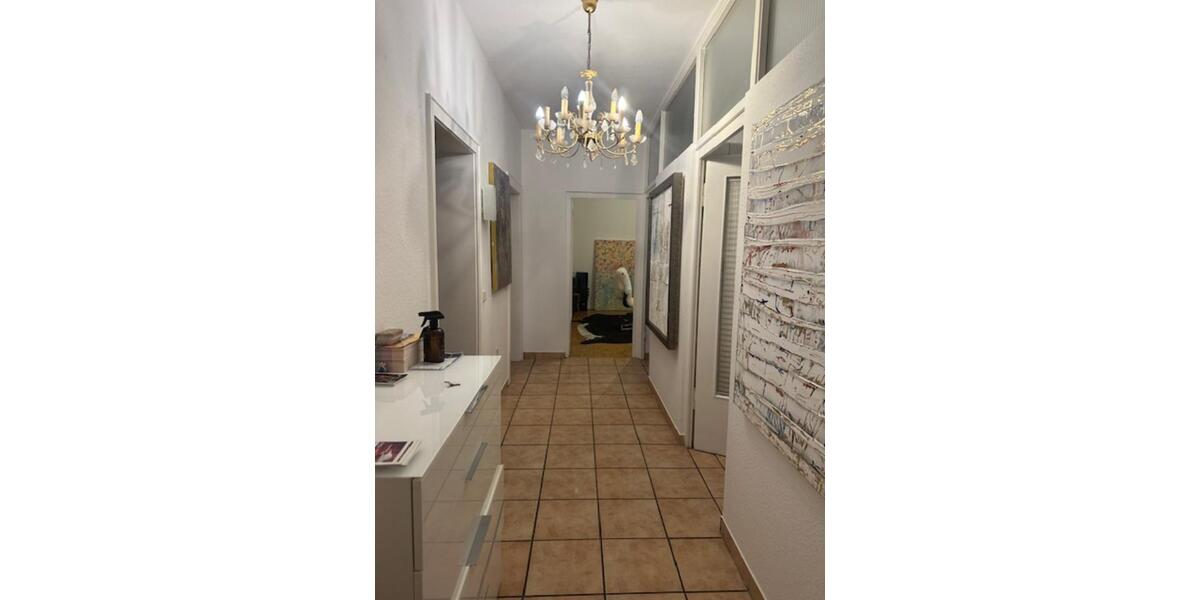 WG-Zimmer in Krefeld Zentrum – nur an Frau 1 zimmer