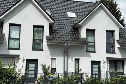 Nahe Metro und franz. Schule - Neubau - effizient - mit Topaustattung und Garten