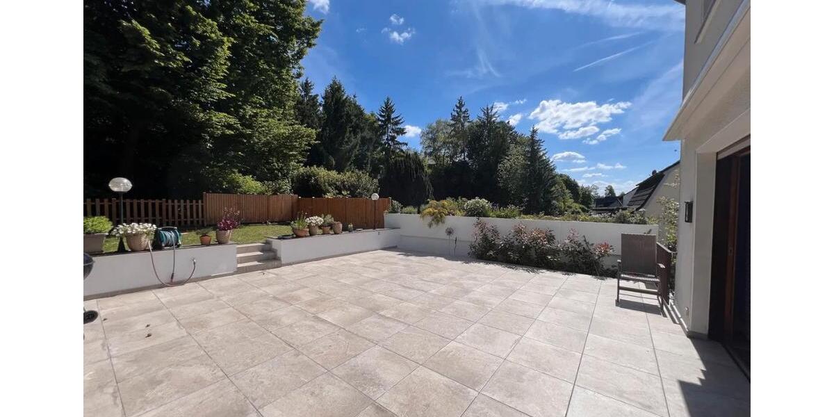 Luxuriöses Einfamilienhaus Garage Terasse klimatisiert Kamin 9 zimmer