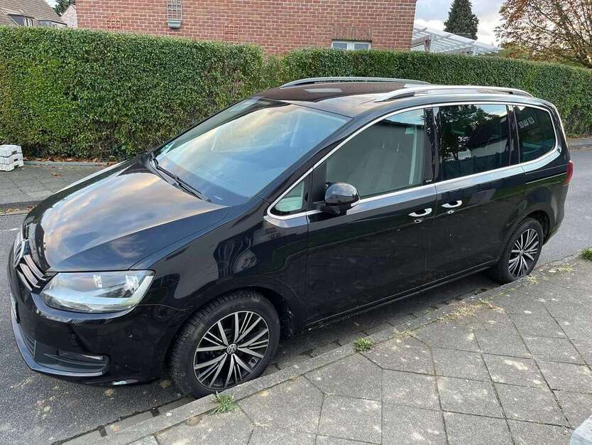 VW Sharan 140.583 km 17.000 € Düsseldorf 40229