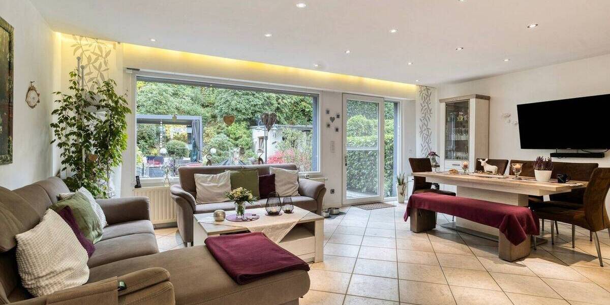 Drei Etagen voller Möglichkeiten - Reihenendhaus mit Einliegerwohnung, Garten & Garage in Winkhausen 7 zimmer