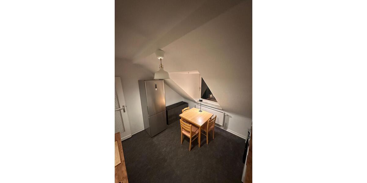Dachgeschoßwohnung Düsseldorf Oberbilk - 2 Zimmer, 48 m&sup2;, 670&euro; | Angebot:25590275