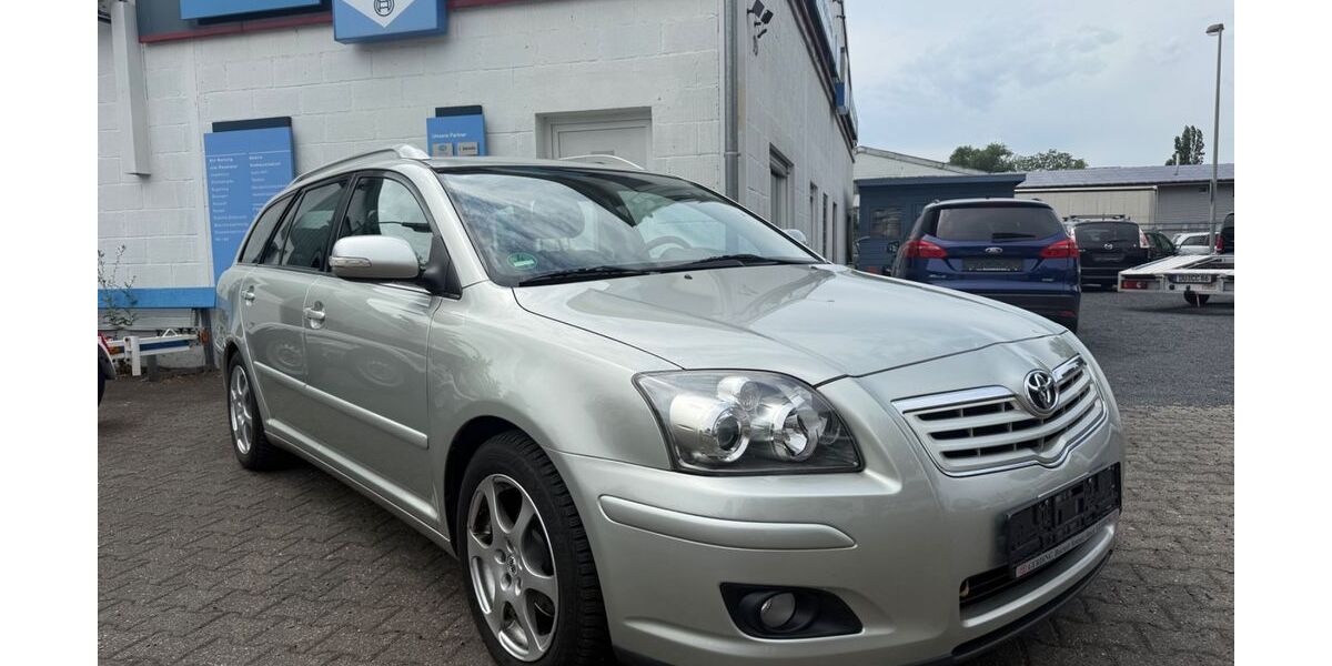 Toyota Avensis 98.195 km 7.998 &euro; Krefeld 47800