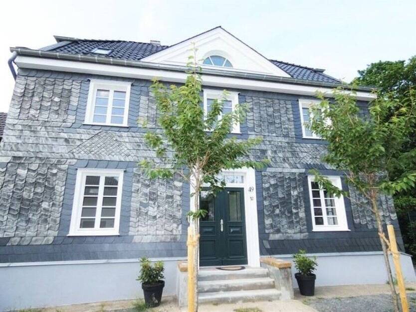 Kernsaniertes Herrenhaus mit traumhaftem Garten in bester Lage von Köln-Dünnwald 6 zimmer