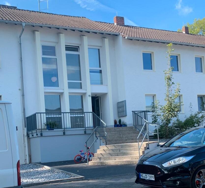 11 Familienhaus Saniert in 2014 voll vermietet ca.1.000 qm Wohnfl