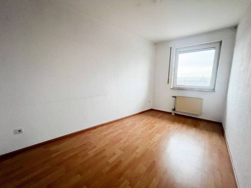 GEBOTSVERFAHREN am 14-10-2025 um 17:00 UHR Lichtverwöhnte DreiZimmerwohnung in beliebter Lage!
