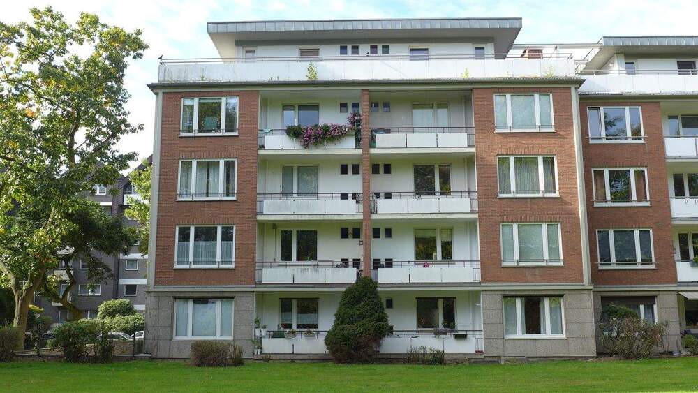 Krefeld-Bismarckviertel: Vierzimmerwohnung mit zwei Loggien und zwei Tiefgaragenstellplätzen 4 zimmer