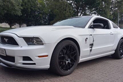 Ford Mustang 131.000 km 18.999 &euro; Duisburg 47138