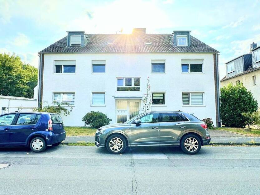 Voll vermietetes 6-Parteien-Haus mit 11-Garagen in guter Lage und Hinterland-Baupotenzial