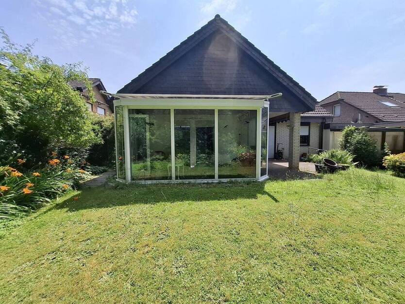 Freistehendes Ein-Zweifamilienhaus mit Garten, Sauna und Kellerbar in ruhiger Sackgasse in Moers-Kapellen