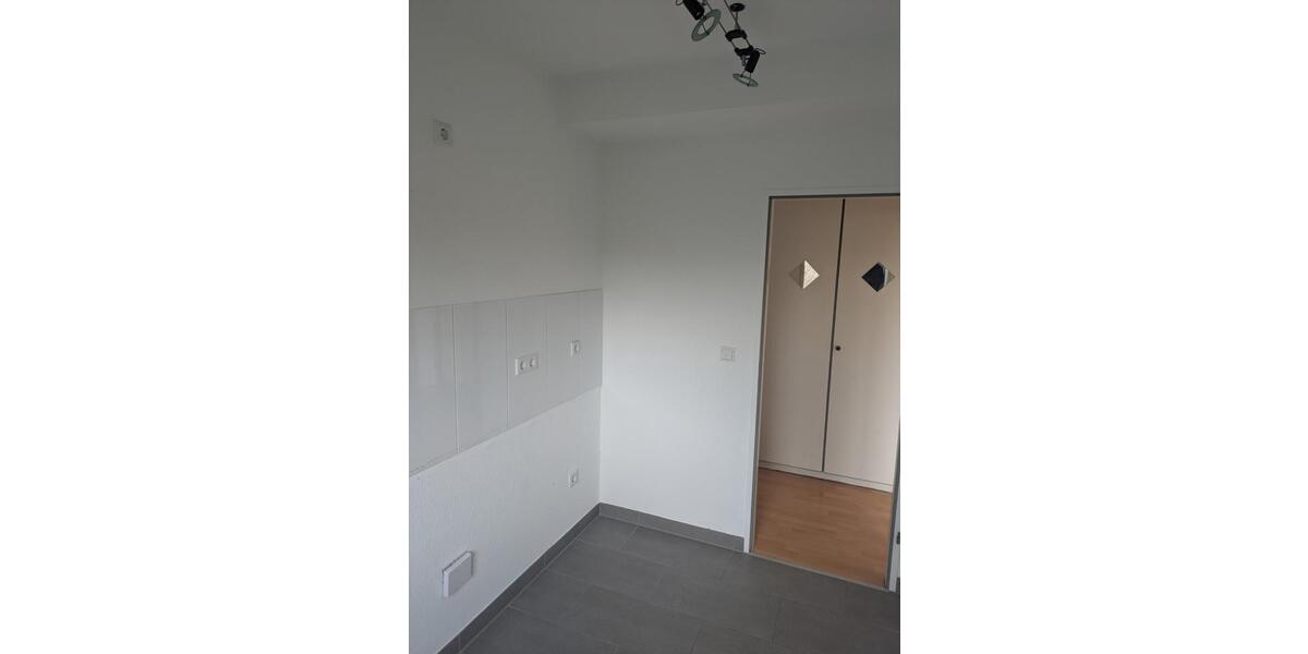 Helle 2-Zimmer-Wohnung mit Balkon & Tiefgarage im Grünen von DUS 2 zimmer