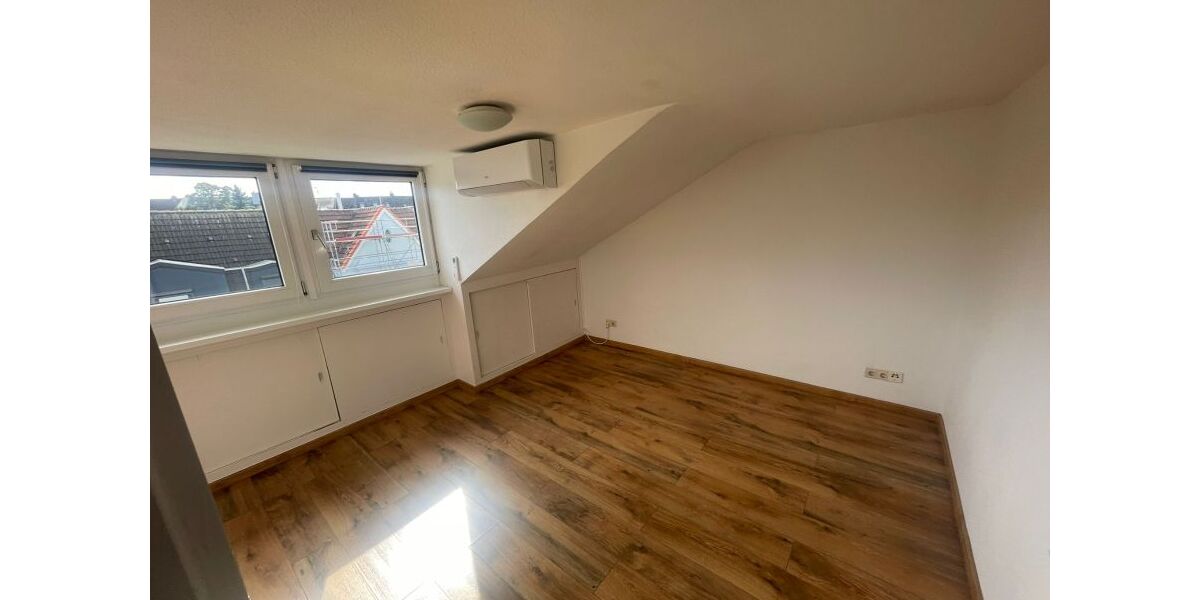 Provisionsfrei* SOFORT FREI! Rhein-nah - 2-Zm Penthouse Oberkassel - renoviert, Klimaanlage Einbauküche 55m² - Einfamilienhaus Düsseldorf Oberkassel | Angebot:27074522