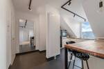 Düsseldorf-Kaiserswerth: Helle, modernisierte Dachgeschoßwohnung mit TG-Stellplatz