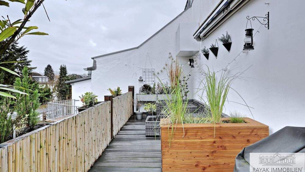 Exklusives Altbau-Juwel: Kernsanierte Wohnung mit West-Balkon und Loft-Charakter in Benrath 3 zimmer