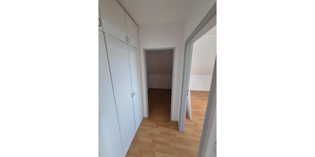 Dachgeschoßwohnung Korschenbroich - 3 Zimmer, 94 m&sup2;, 1.050&euro; | Angebot:25765386