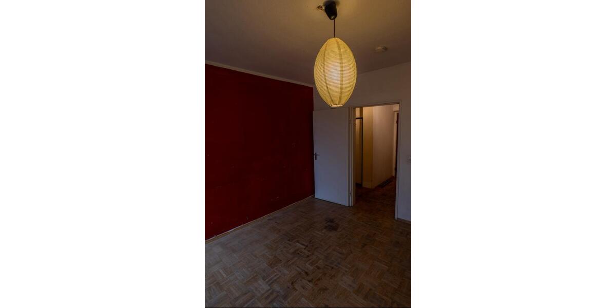 Sanierungsbedürftige 2-Zimmerwohnung mit Ausblick ins Grüne zimmer