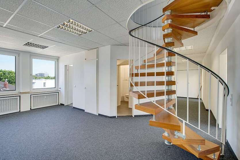 Büro in Düsseldorf 1.881 € 171 m²
