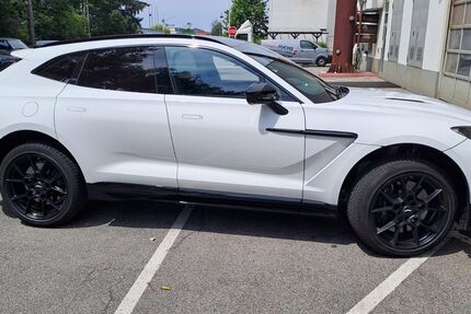 Aston Martin DBX 35.000 km 165.000 &euro; Mönchengladbach 41238
