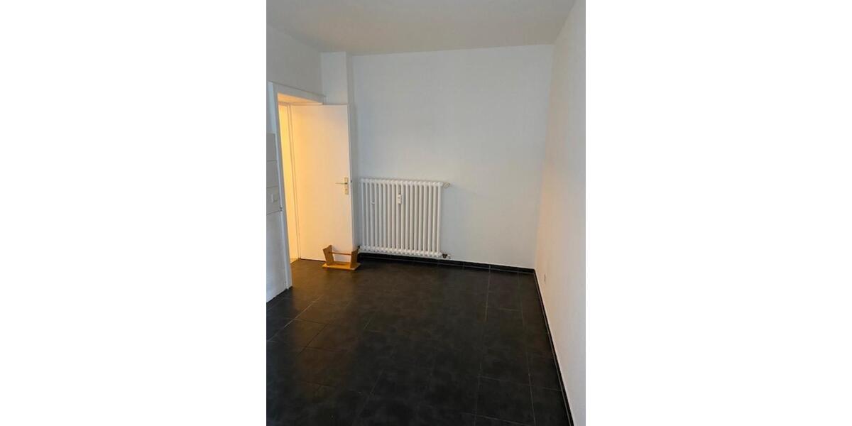 Erdgeschoßwohnung Krefeld - 3 Zimmer, 120 m&sup2;, 1.250&euro; | Angebot:25714479