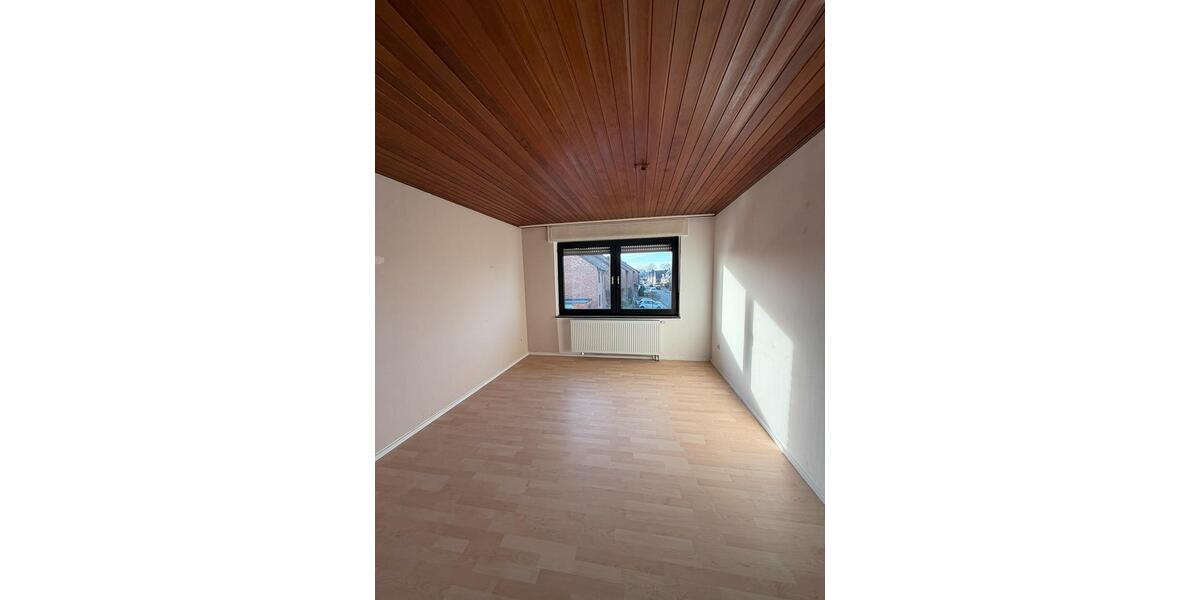 3-Zimmer-Wohnung mit Balkon, Garten & Keller in Kleinenbroich 3 zimmer