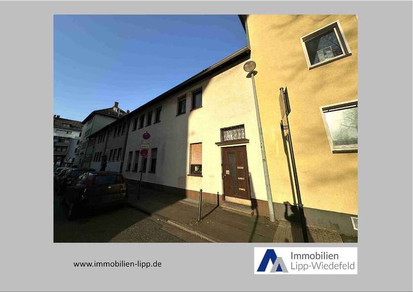 Haus zum Kaufen in Krefeld 275.000 € 206 m²