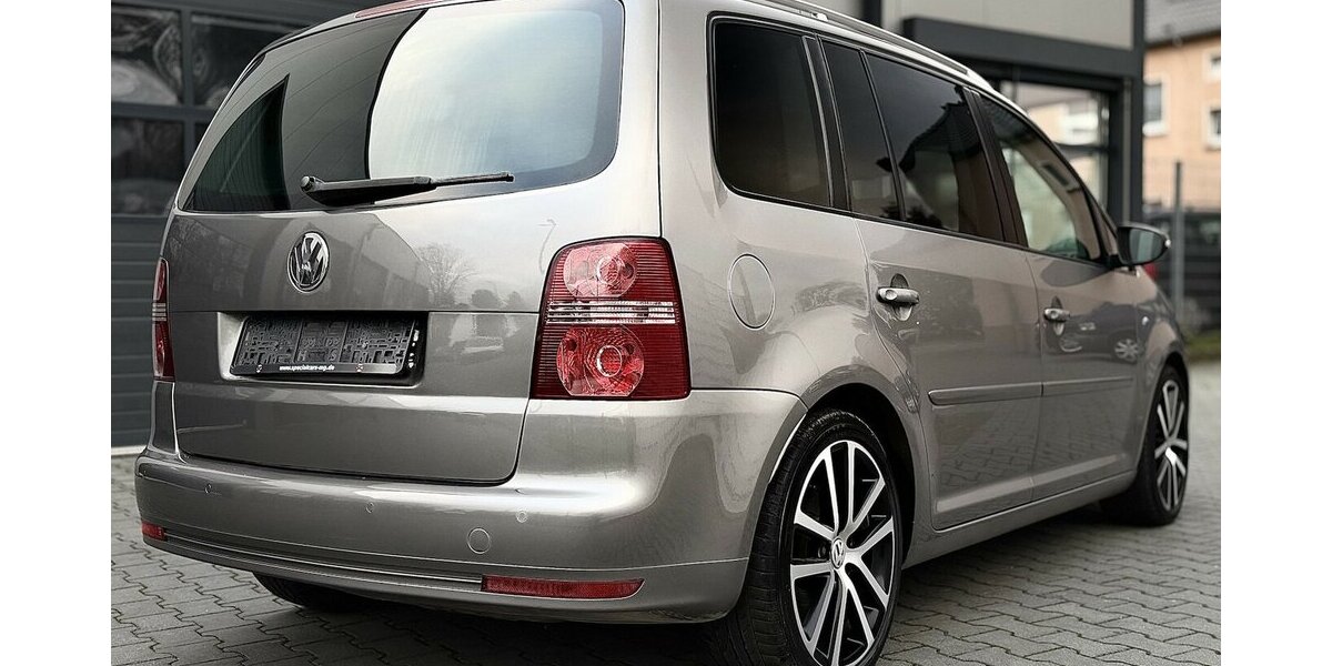 VW Touran R-Line Schiebedach Leder 7Sitze IHand 124.990 km 11.900 &euro; Mönchengladbach 41066