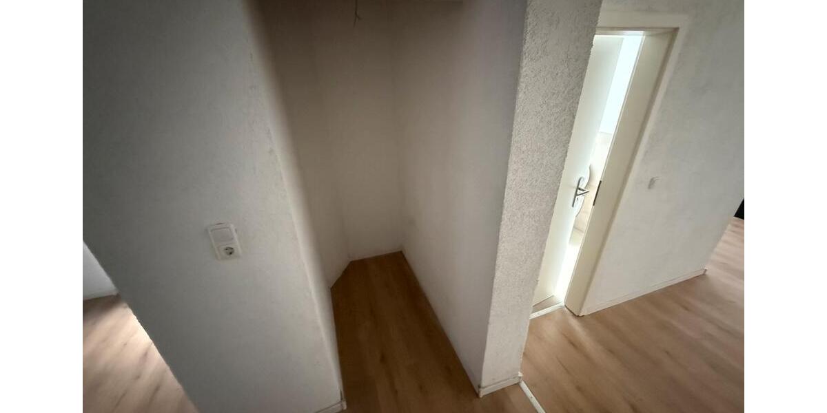 Etagenwohnung Krefeld Cracau - 3 Zimmer, 105 m&sup2;, 1.100&euro; | Angebot:25363571