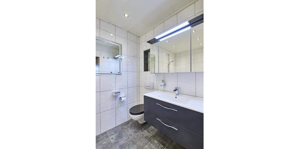 Mehrfamilienhaus, Wohnhaus Krefeld Hüls - 6 Zimmer, 200 m&sup2;, 530.000&euro; | Angebot:24711735