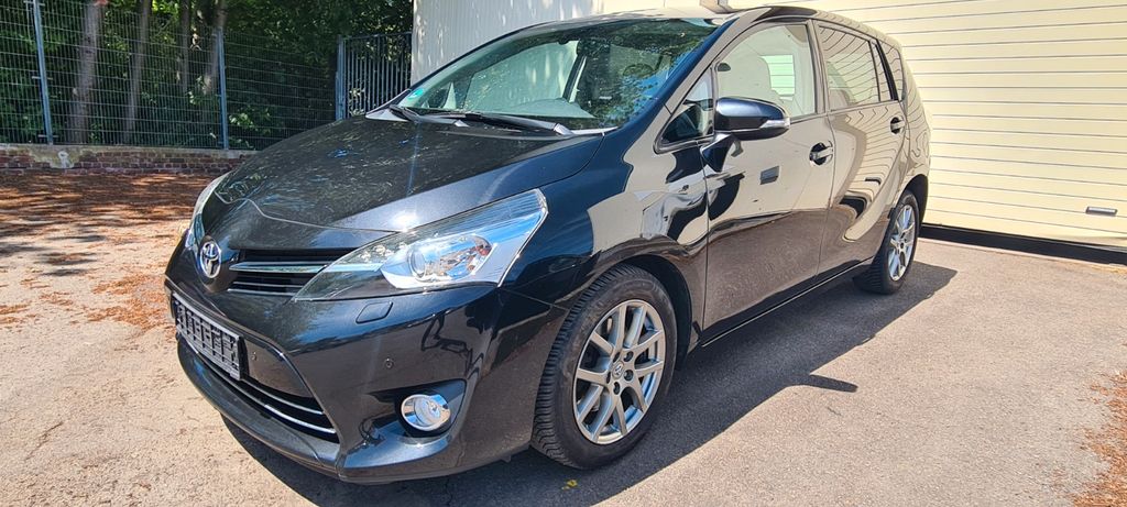 Toyota Verso 180.000 km 7.900 &euro; Mönchengladbach 41238