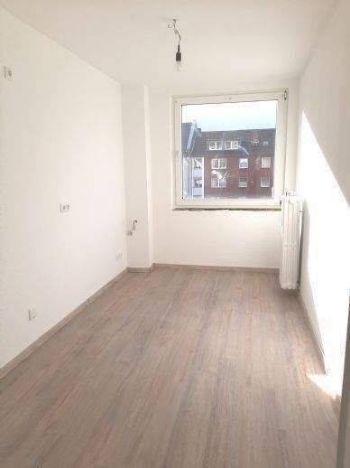 Etagenwohnung Duisburg Neudorf-Süd - 3 Zimmer, 84 m&sup2;, 890&euro; | Angebot:26903955