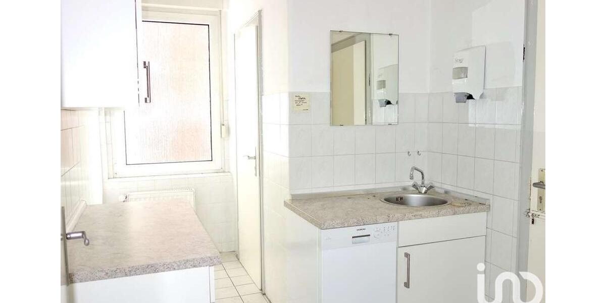 Büroeinheit mit Lager und Empfangsraum für gewerbliche Nutzungen zimmer