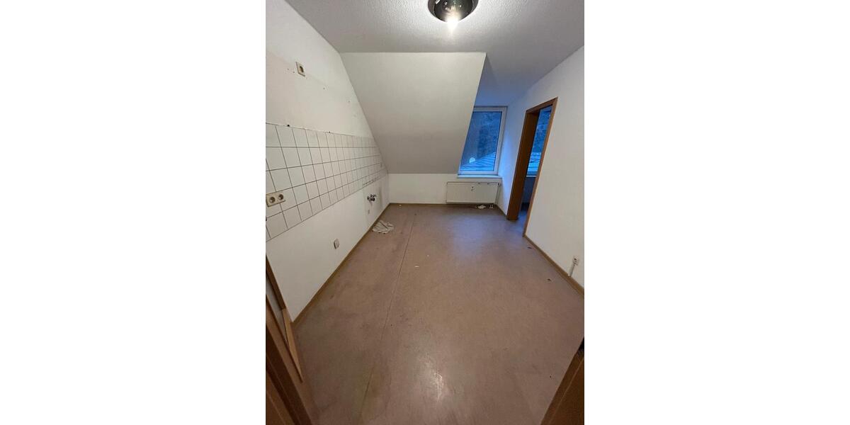 Dachgeschoßwohnung Wuppertal Arrenberg - 3 Zimmer, 100 m&sup2;, 750&euro; | Angebot:25542378
