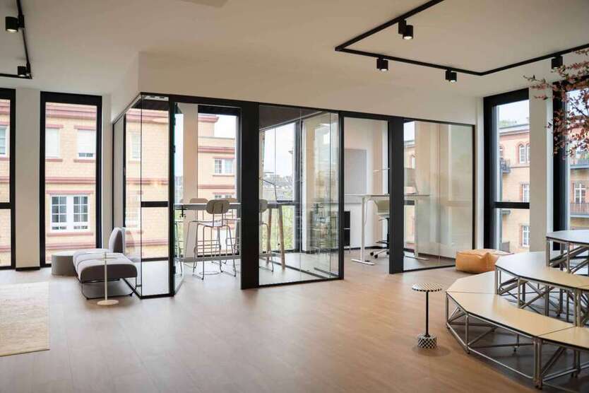 Büro in Düsseldorf 15.980 € 525 m²