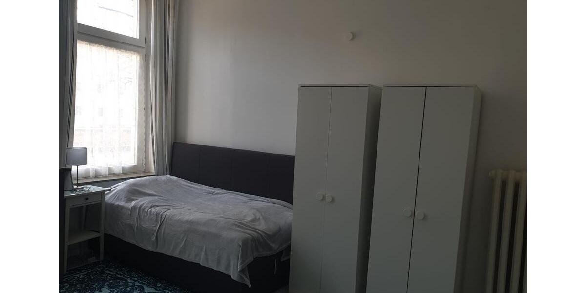 VOLLMÖBILIERTE MONTEUR WOHNUNG OSTWALL 4 zimmer