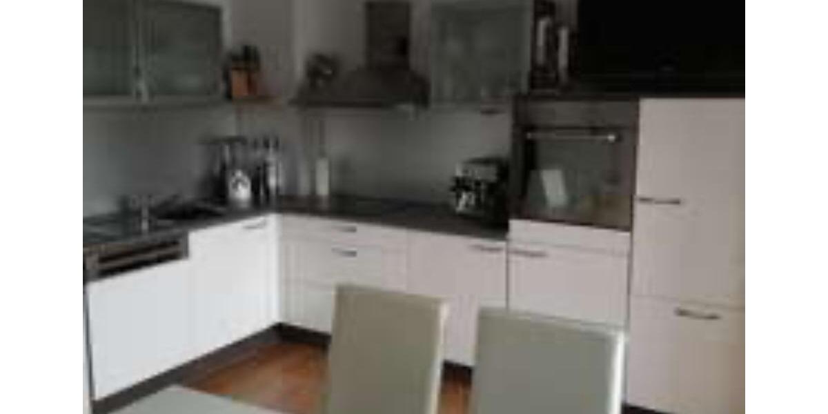 NE-Holzheim: 2-Zimmer-Wohnung, Wohnküche mit EBK und Balkon 2 zimmer