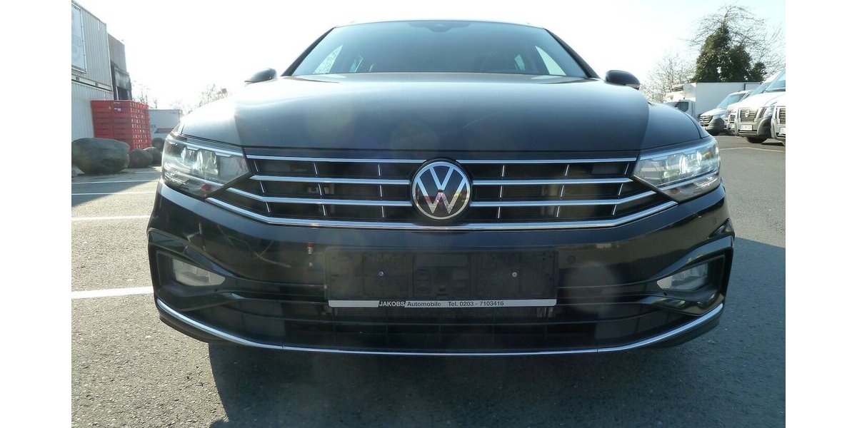 VW Passat Variant R-Line 2.0 TDI DSG Leder Navi LED 135.000 km 20.900 &euro; Ratingen 40885