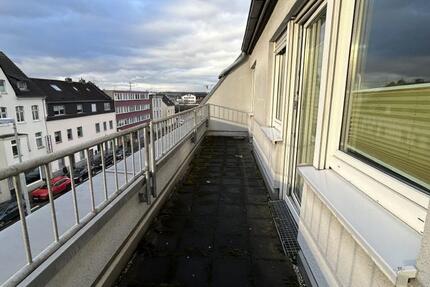 Kleine Bürofläche mit Balkon und Einbauküche in super Lage! zimmer