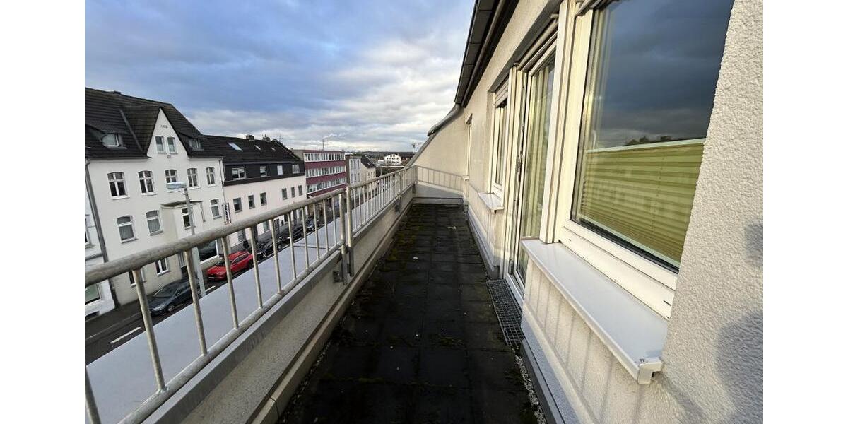 Kleine Bürofläche mit Balkon und Einbauküche in super Lage! zimmer