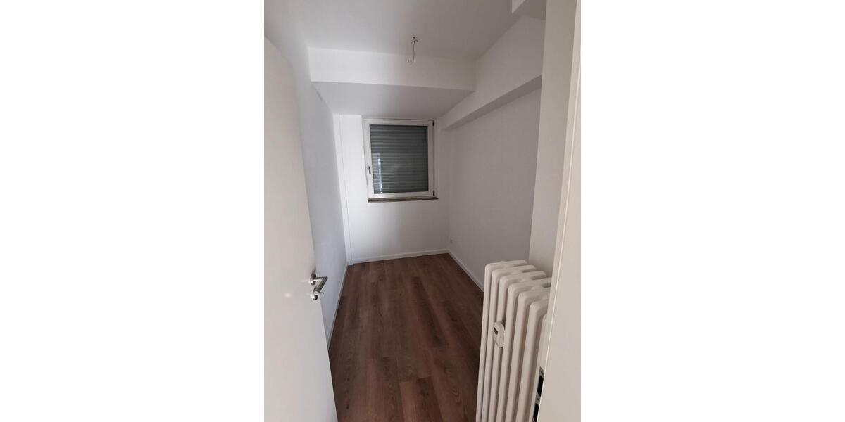 Erdgeschoßwohnung Hilden - 6 Zimmer, 155 m&sup2;, 2.050&euro; | Angebot:25793393