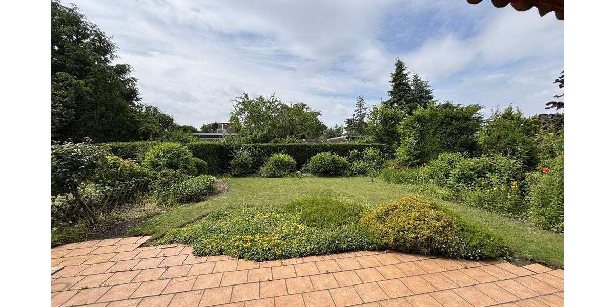 Doppelhaushälfte mit 2 Garagen 4 zimmer