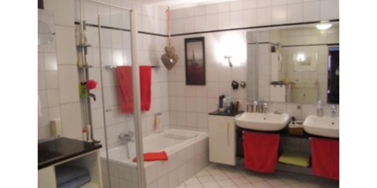 Dönberg: 4-Zi.-Whg.: Garten, Garage, Sauna + Kamin - Ein Traum! 4 zimmer