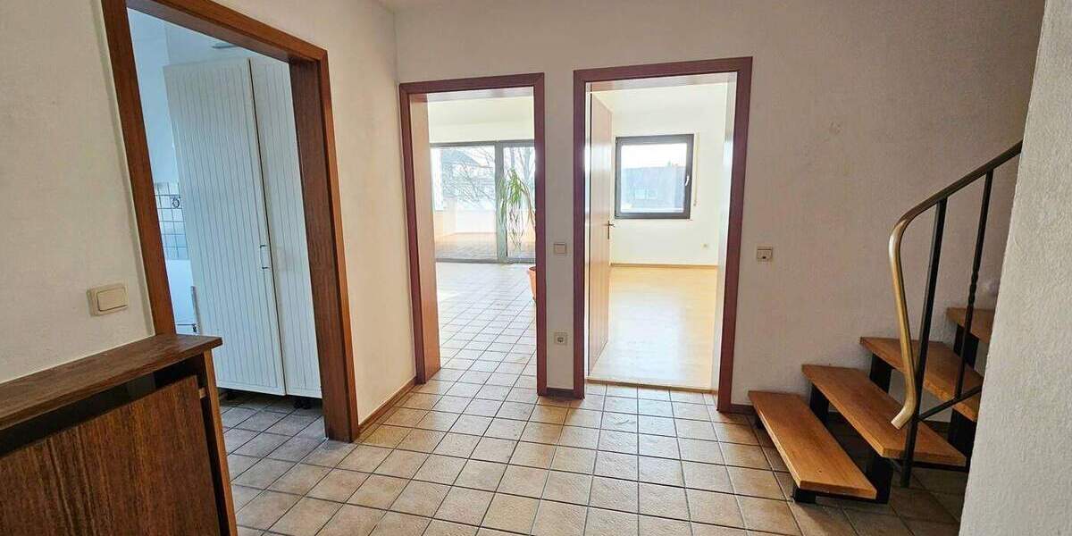 Großzügiges Zweifamilienhaus in bevorzugter Lage von Leverkusen-Lützenkirchen 8 zimmer