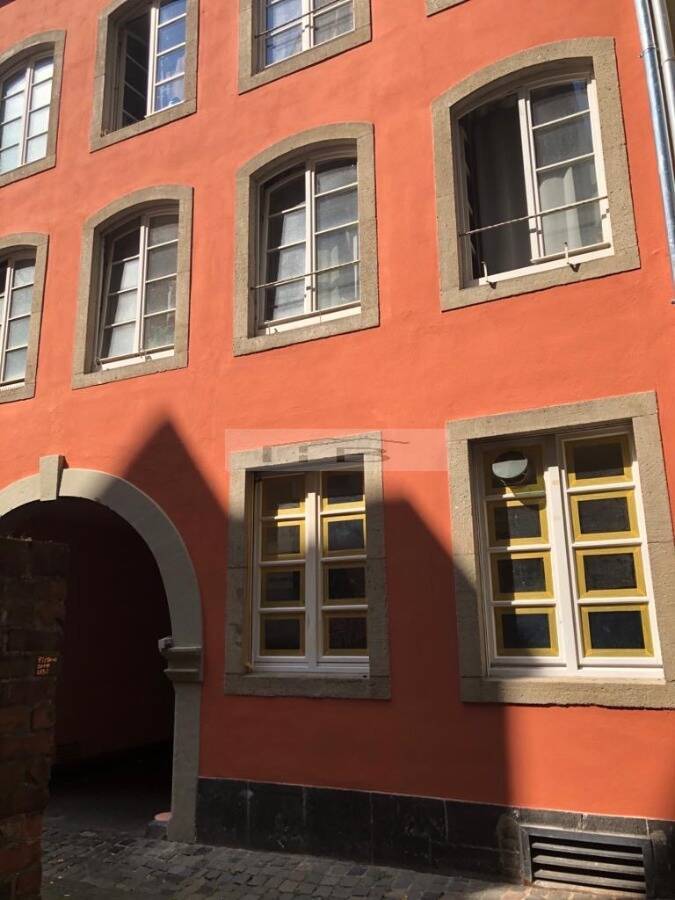 Köln Altstadt: Vielseitige Gewerbefläche mit 2 verbundenen Etagen u. kl. Außenbereich ab ca. 112025