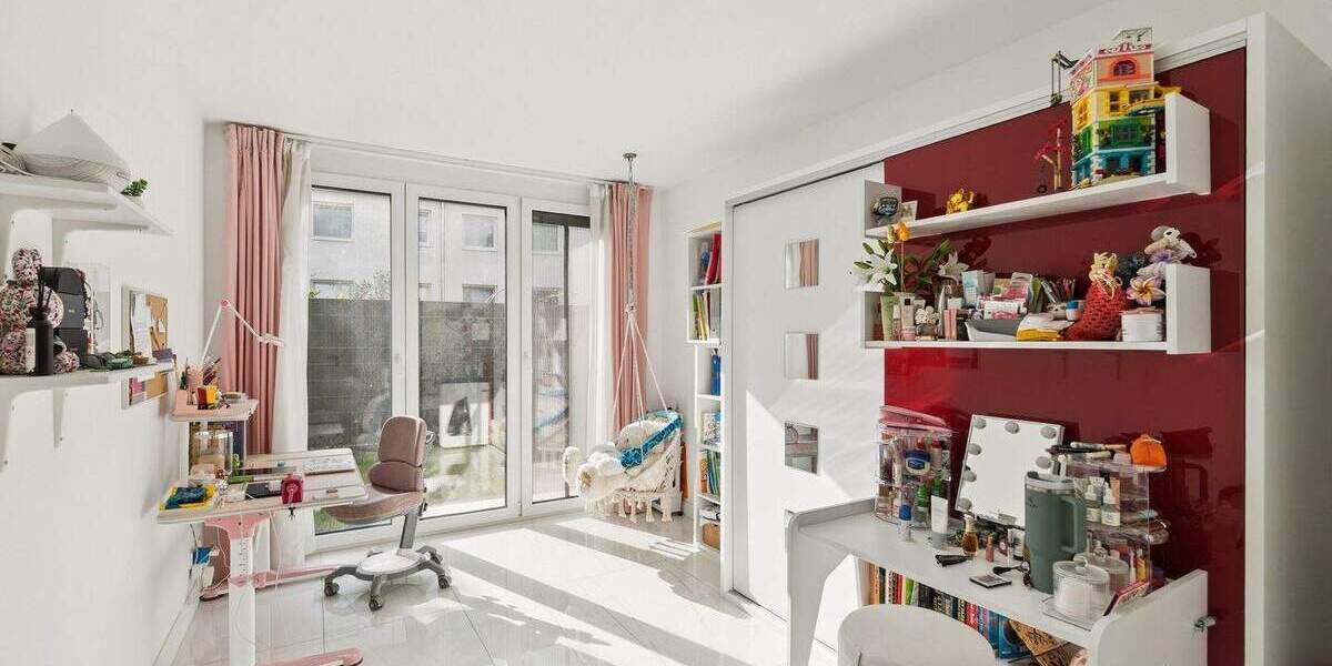 Düsseldorf ganz nah: Hochwertige DHH mit 2 WE, Garten, Garage u. 2. Stellplätzen 8 zimmer